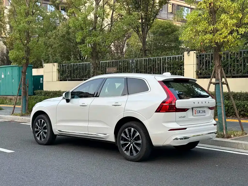 Volvo XC60 2023 из CN, фото 9