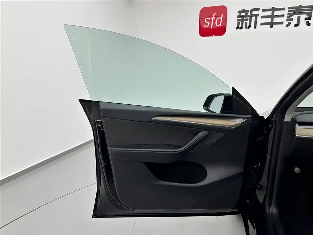Tesla Model Y 2022 из CN, фото 8