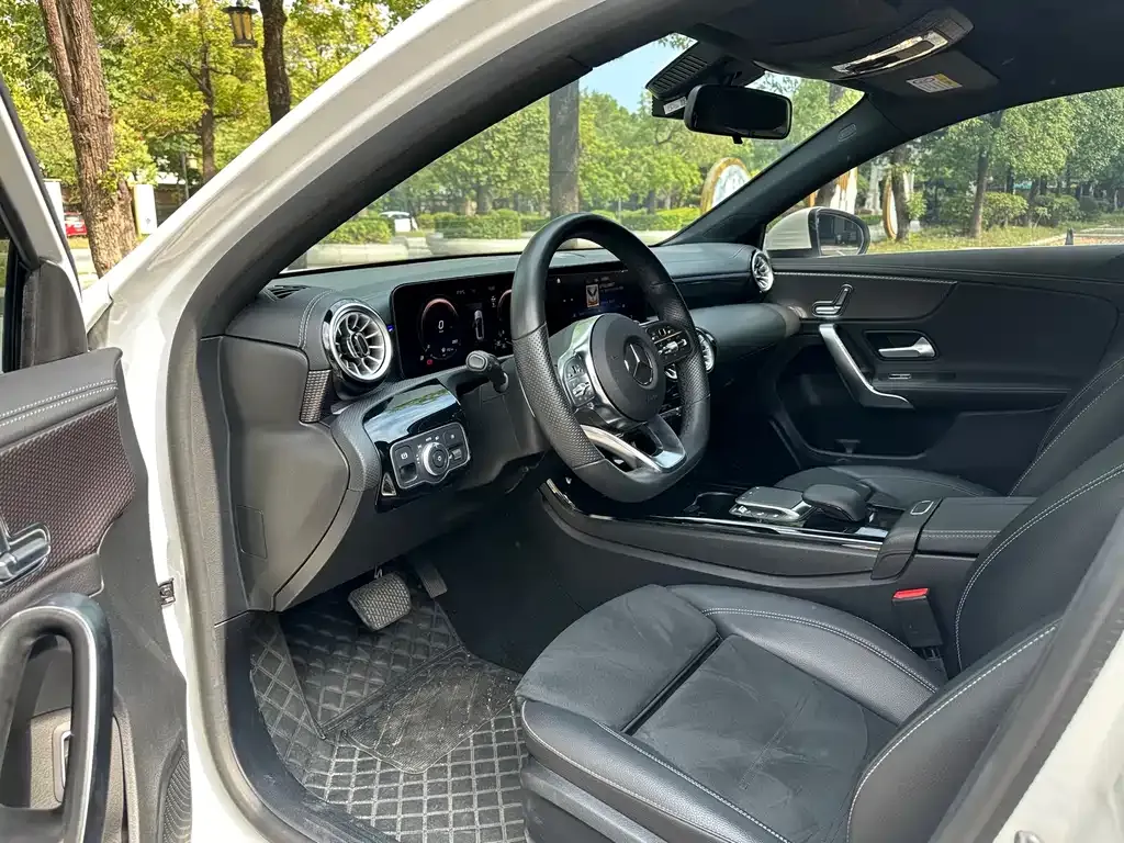 Mercedes-Benz A-Class 2023 из CN, фото 8