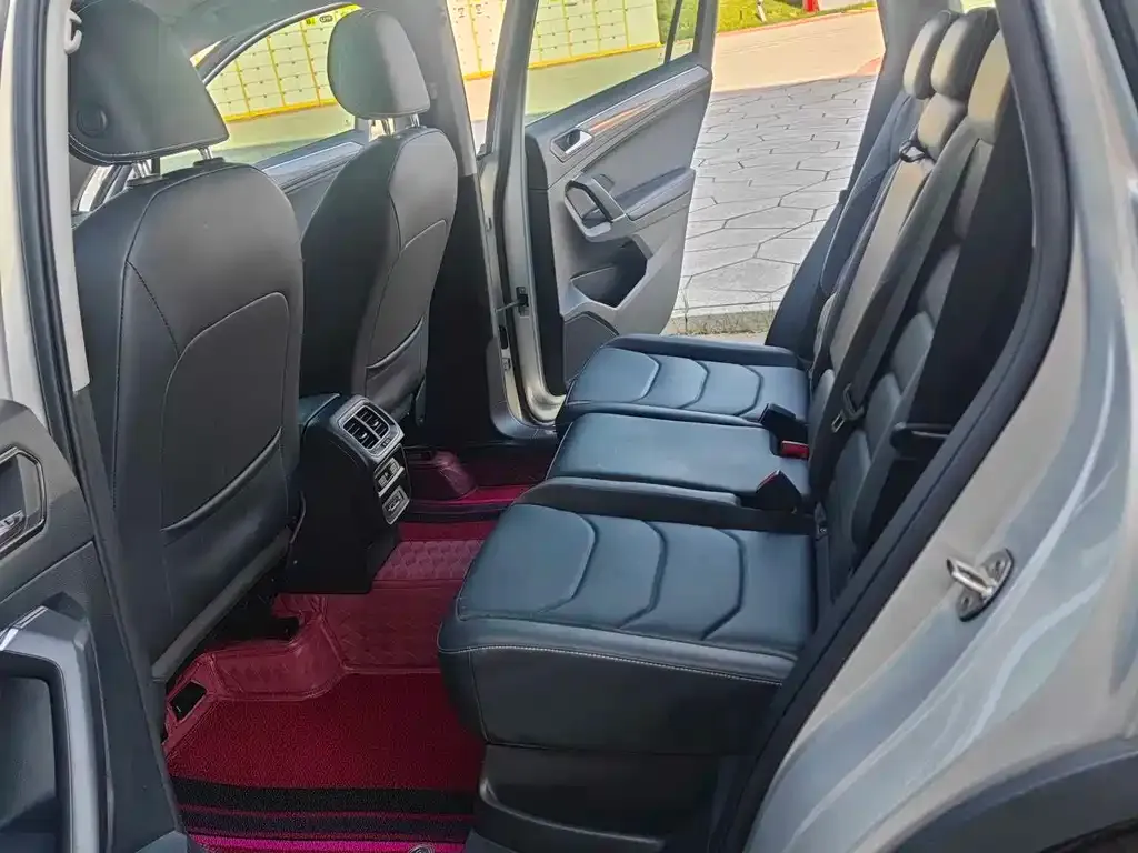 Volkswagen Tiguan L 2021 из CN, фото 4