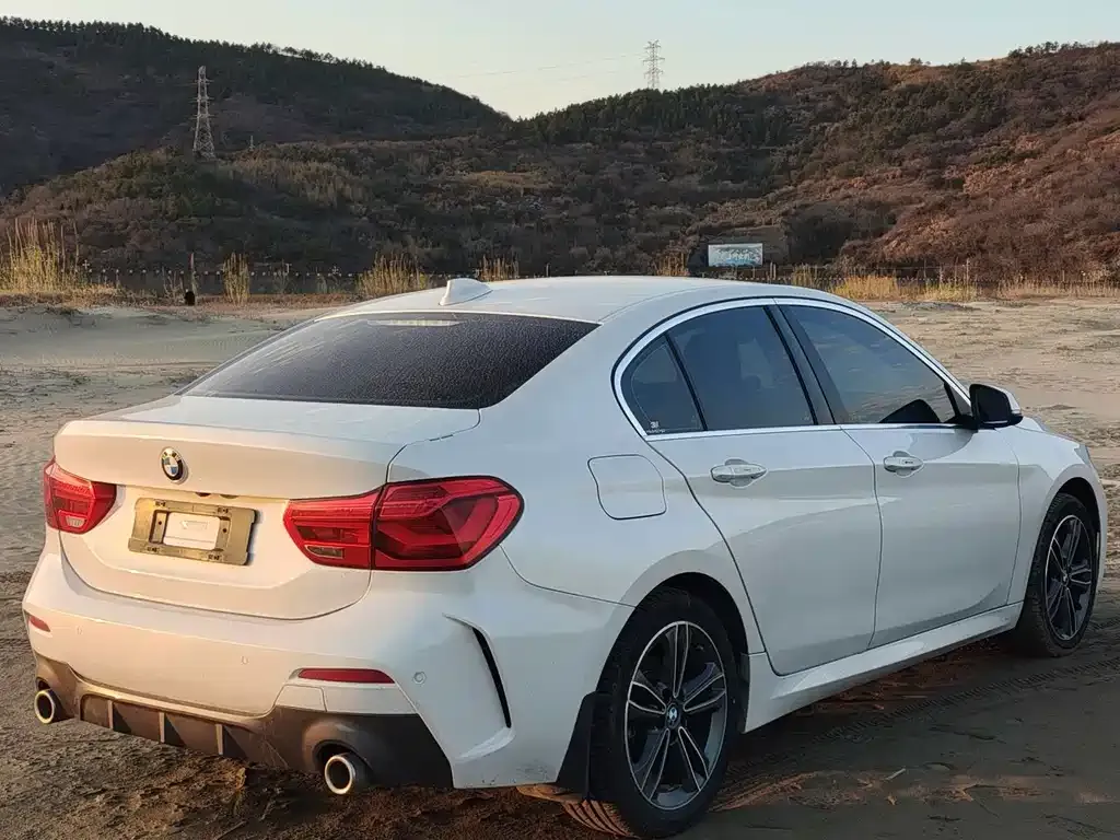 BMW 1 Series 2021 из CN, фото 2