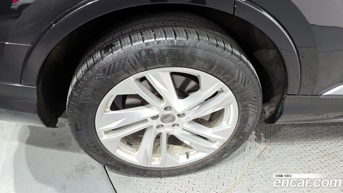 Audi Q7 2021 из KR, фото 6