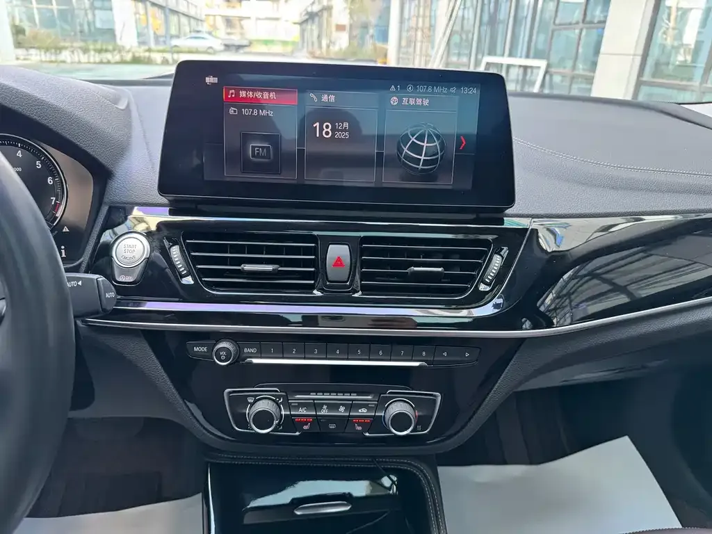 BMW 1 Series 2022 из CN, фото 3