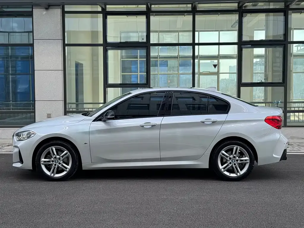 BMW 1 Series 2022 из CN, фото 6