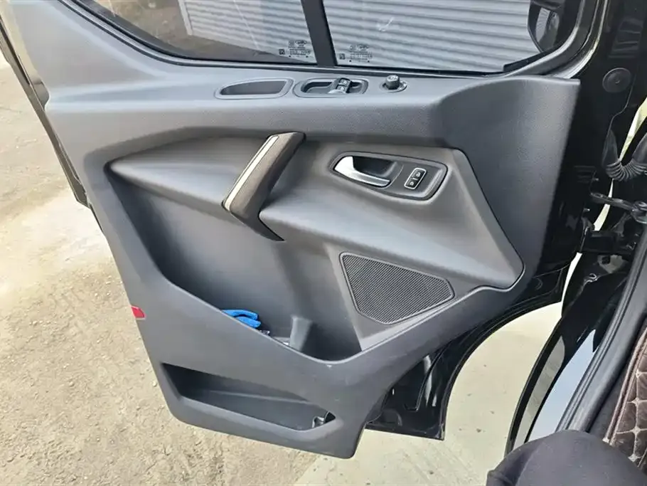 Ford Tourneo 2023 из CN, фото 2