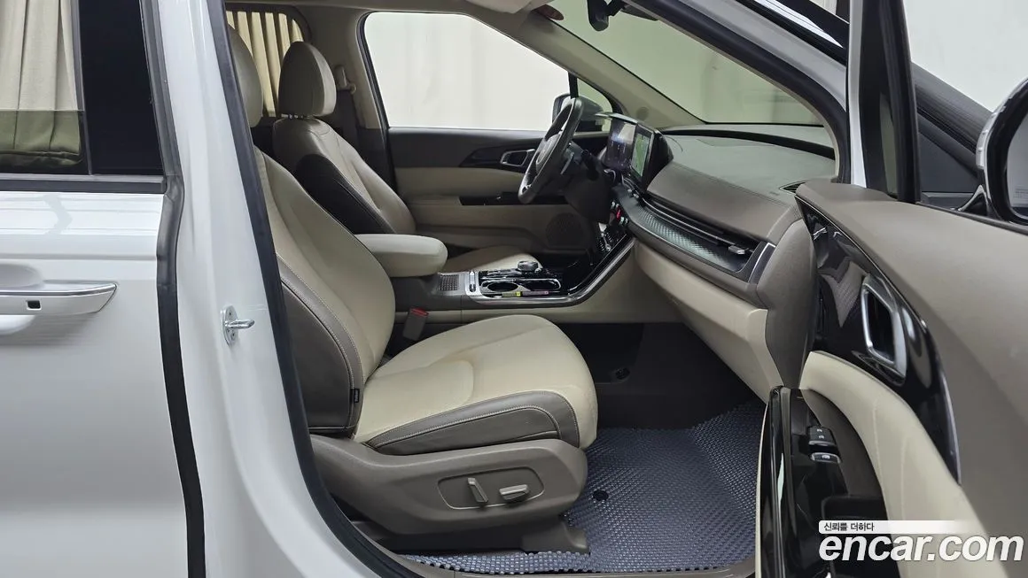 Kia Carnival — фото 10