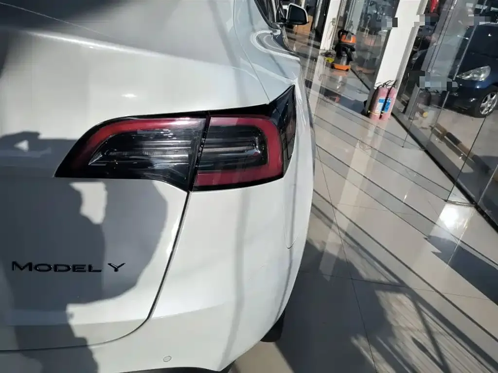 Tesla Model Y 2023 из CN, фото 3
