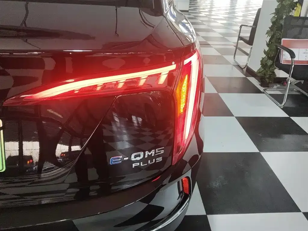 Hongqi E-QM5 — фото 8