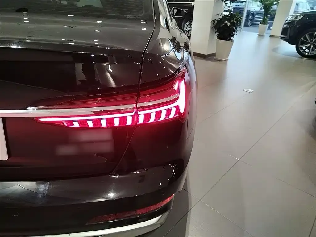 Audi A6L 2024 из CN, фото 6