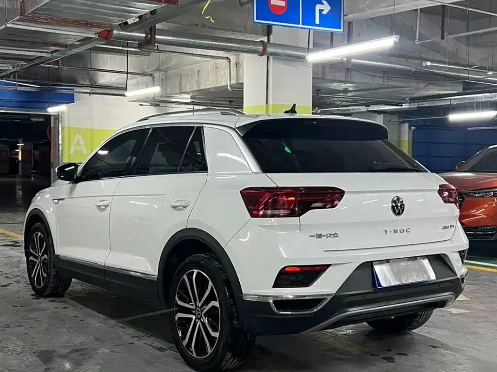 Volkswagen T-Roc — фото 7
