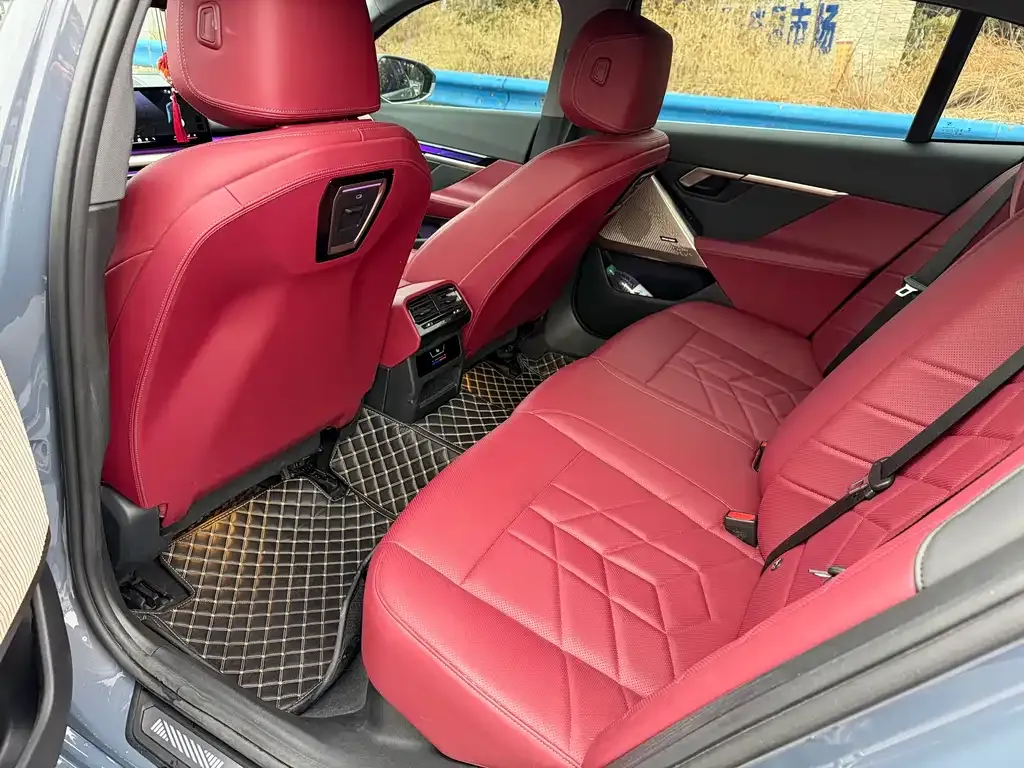 BMW 5 Series 2024 из CN, фото 6