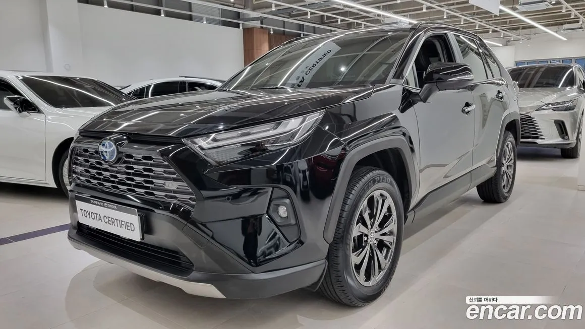 Toyota RAV4 — фото 1