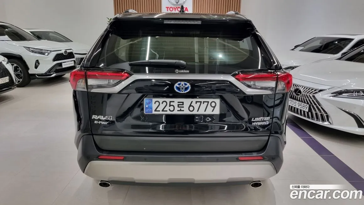 Toyota RAV4 — фото 3