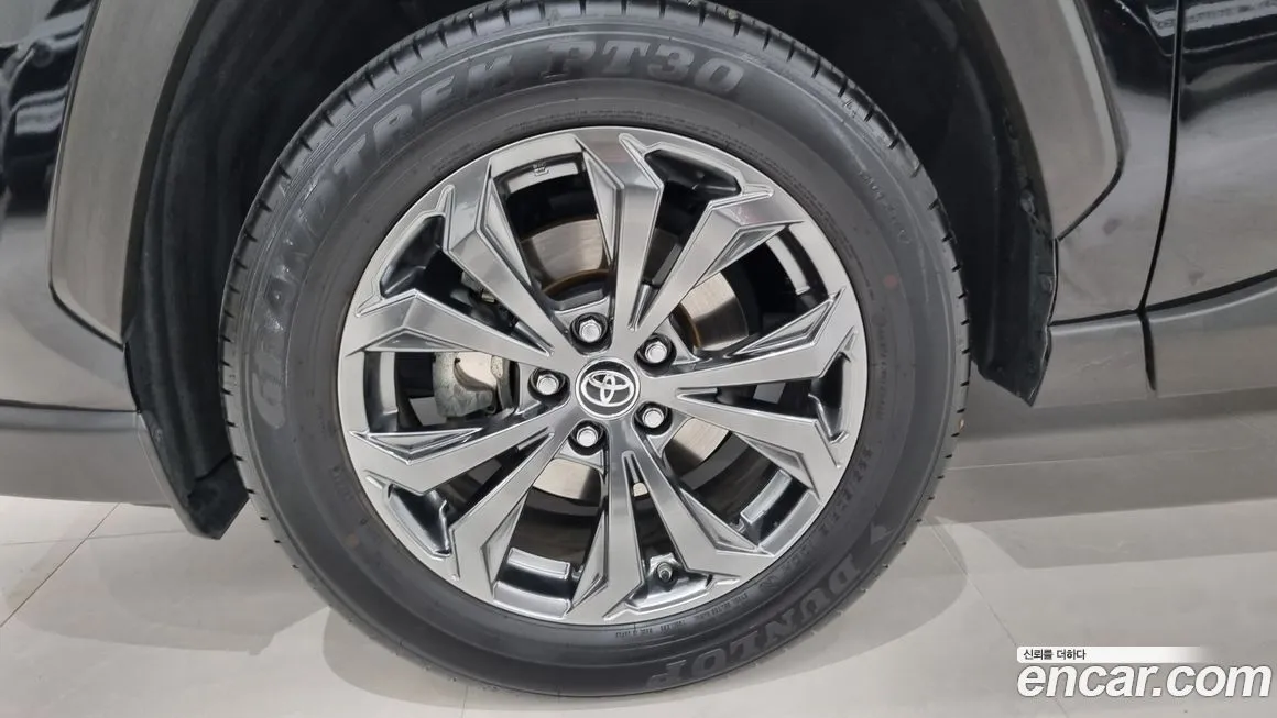 Toyota RAV4 — фото 7