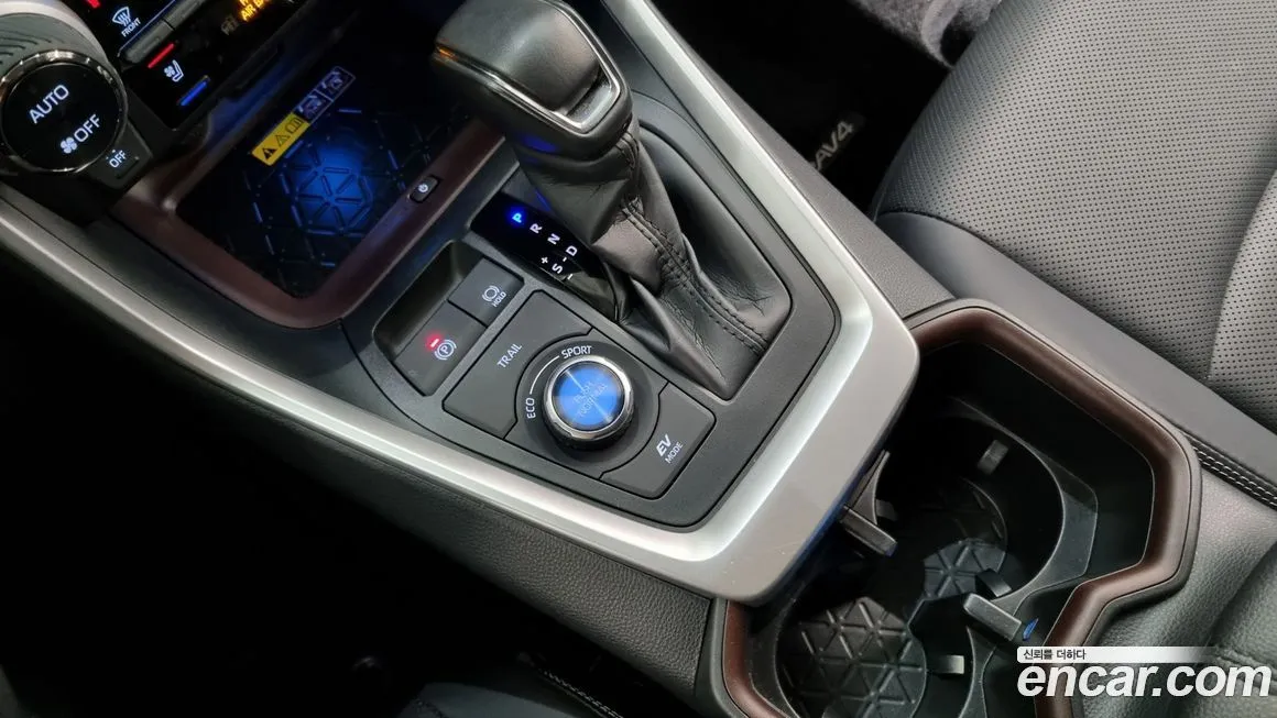 Toyota RAV4 — фото 2