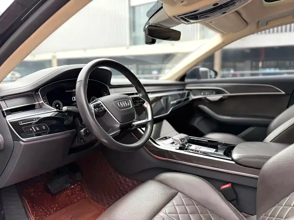 Audi A8 — фото 6