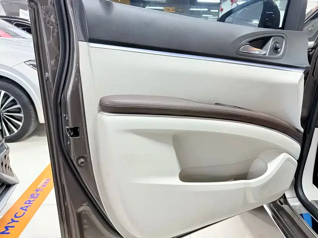 Buick GL8 2024 из CN, фото 2
