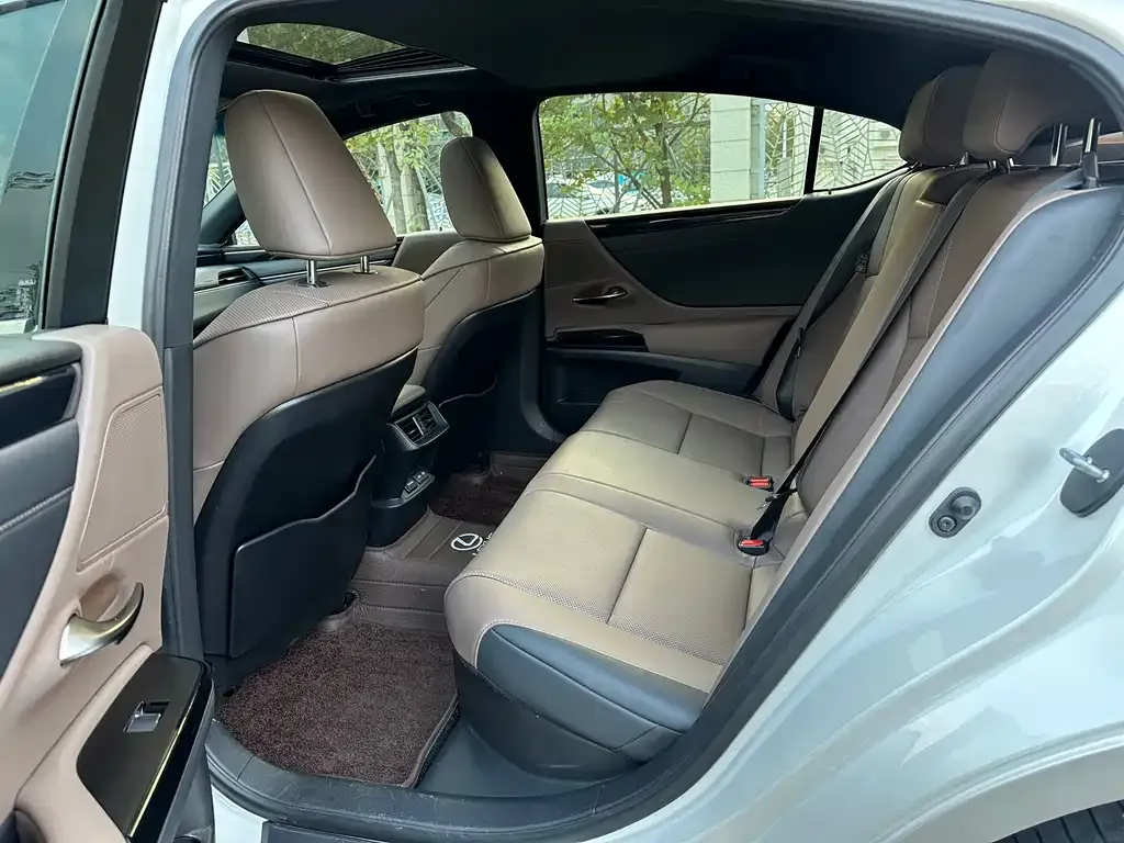 Lexus ES 2021 из CN, фото 3