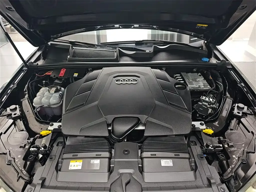 Audi Q7 2023 из CN, фото 10