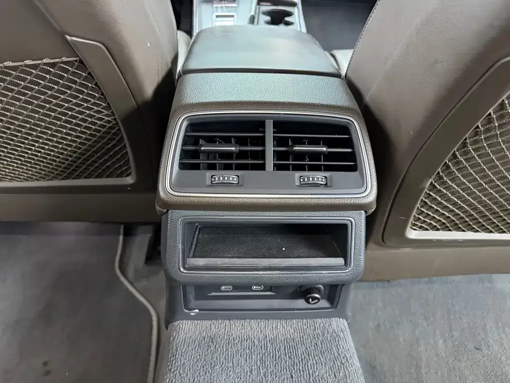 Audi A7L 2023 из CN, фото 7
