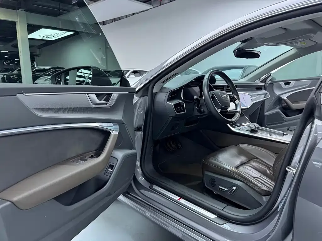 Audi A7L 2023 из CN, фото 3