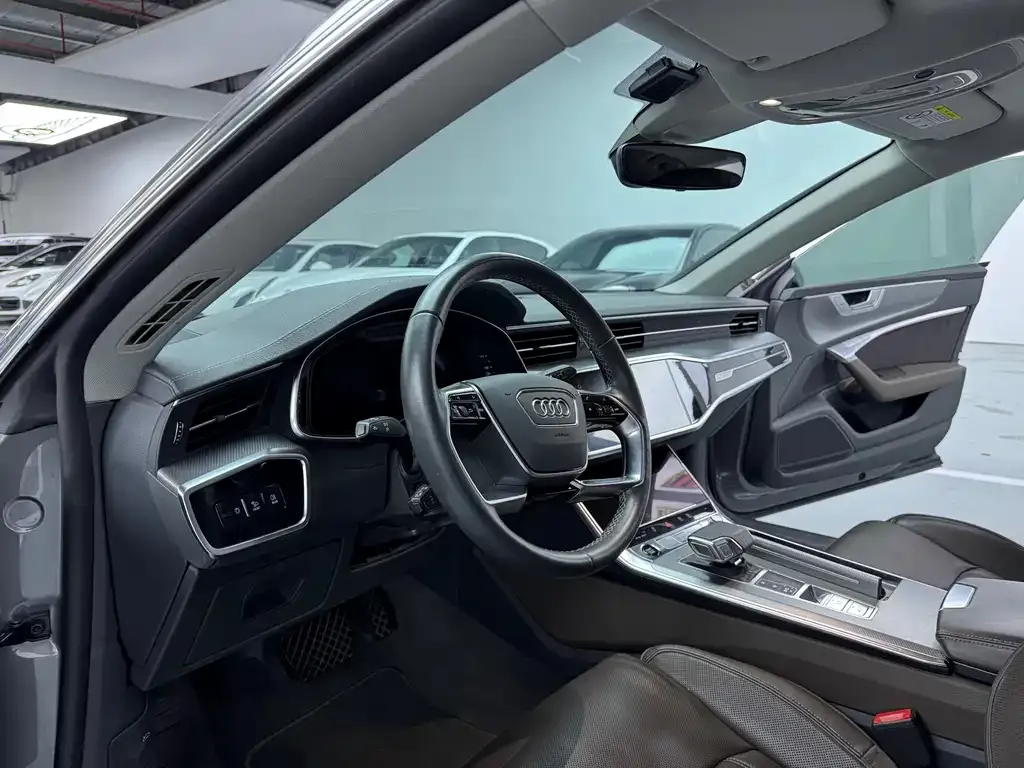 Audi A7L 2023 из CN, фото 2