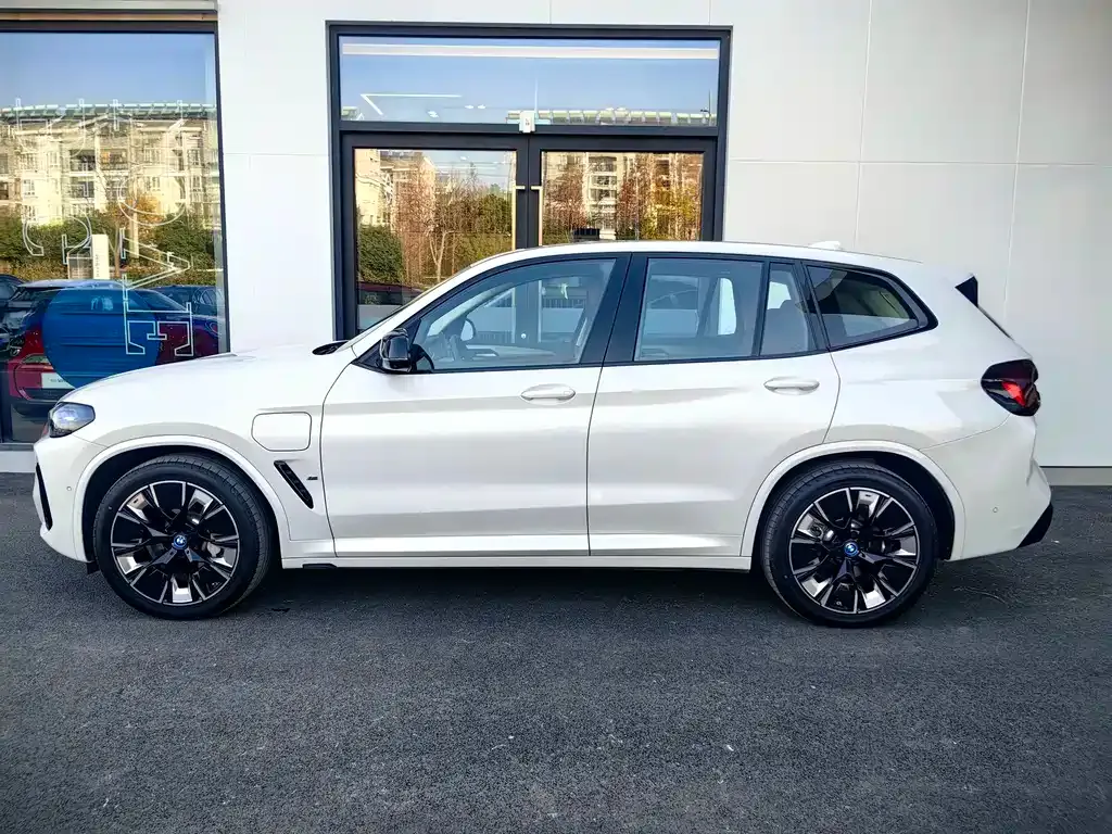 BMW iX3 2024 из CN, фото 4