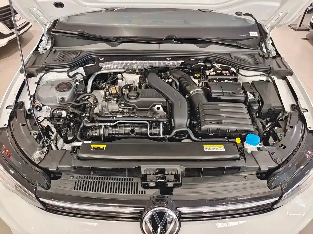 Volkswagen Golf 2025 из CN, фото 6