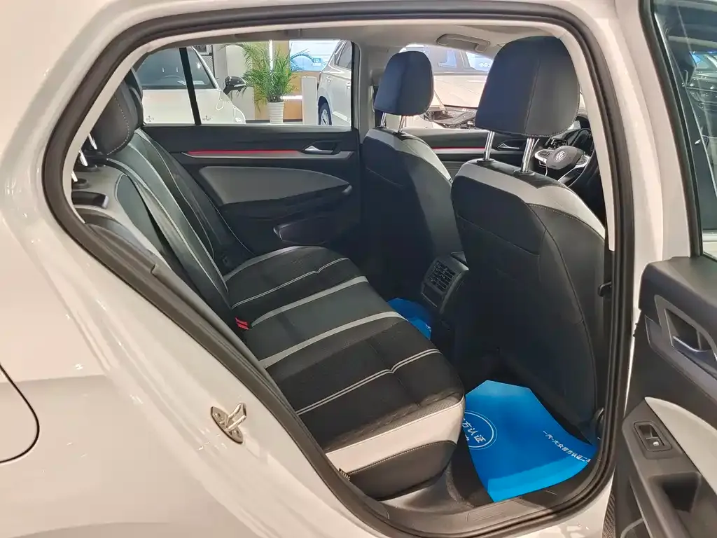 Volkswagen Golf 2025 из CN, фото 9