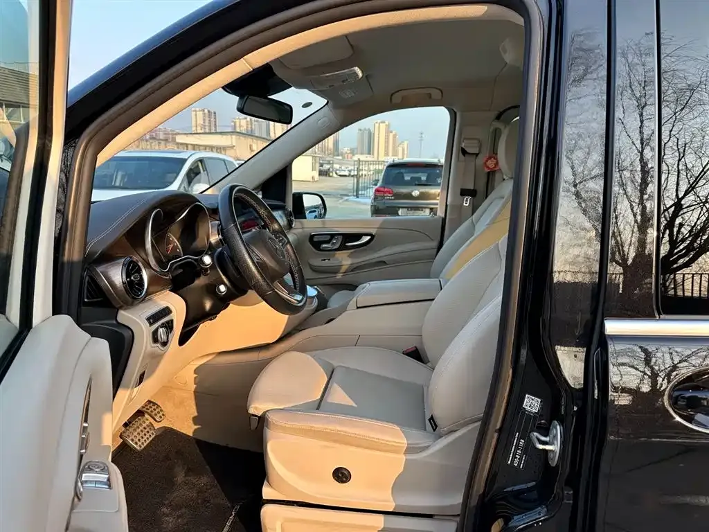 Mercedes-Benz V-Class 2023 из CN, фото 4
