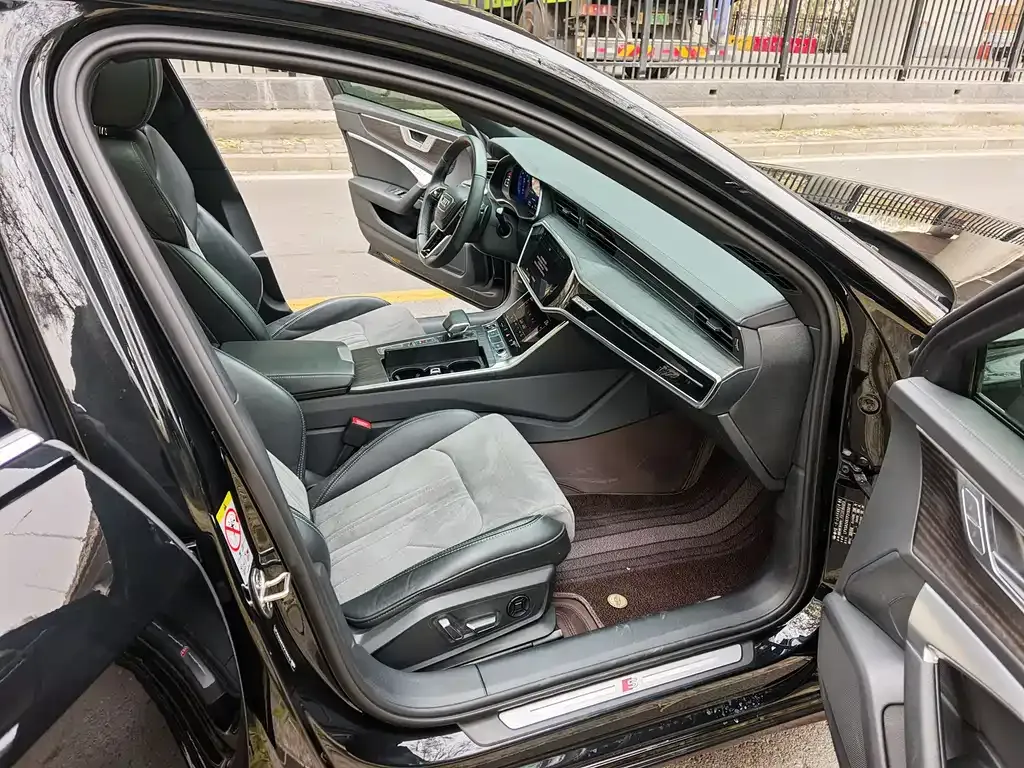 Audi A6L 2024 из CN, фото 9