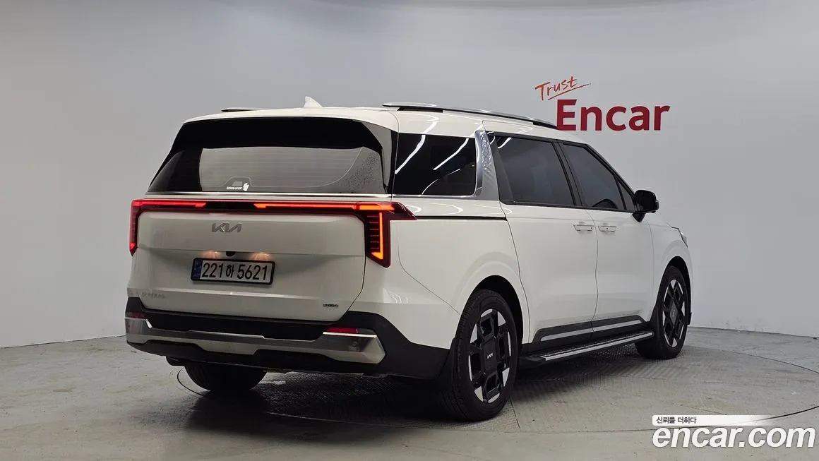 Kia Carnival — фото 10