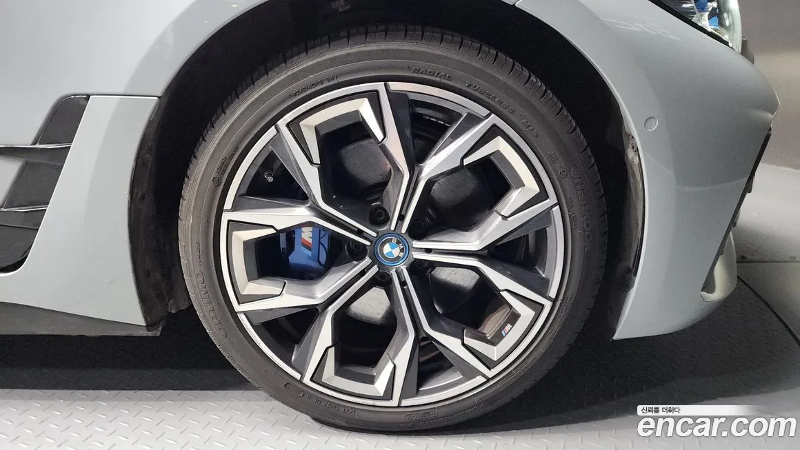 BMW i4 2023 из KR, фото 5