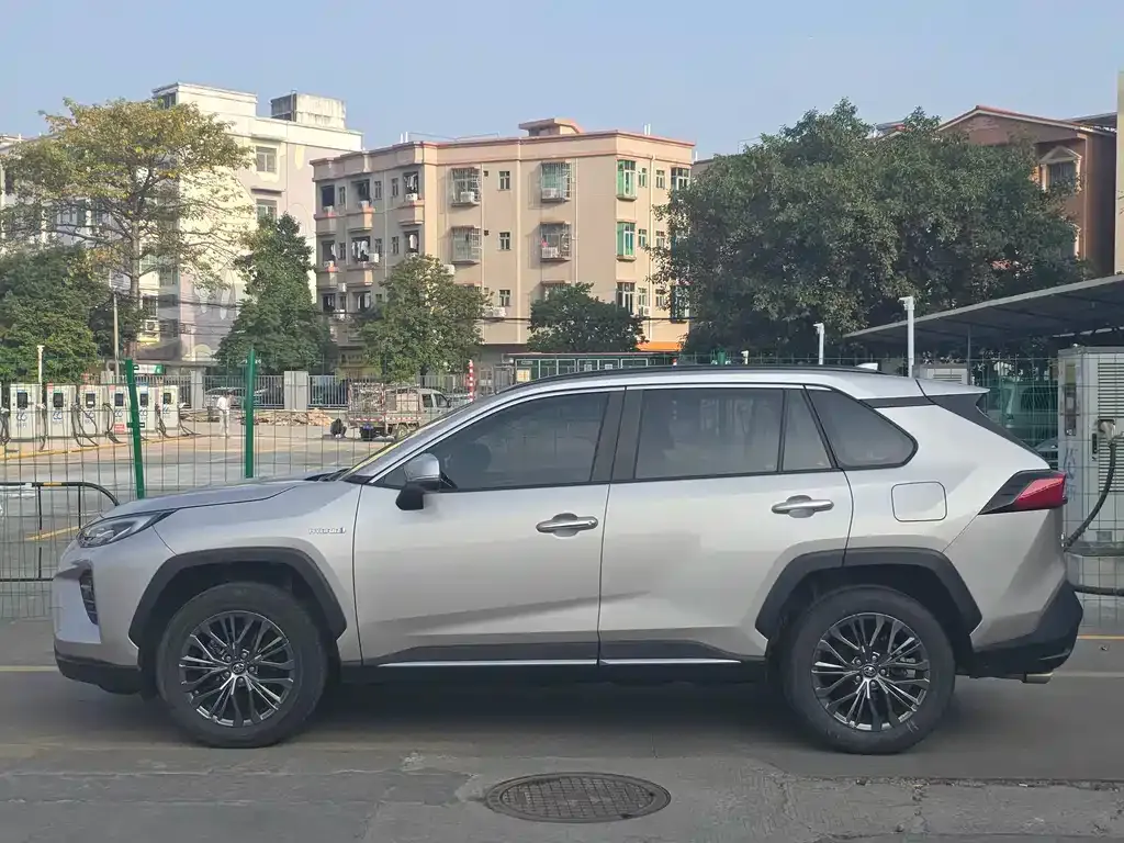Toyota Wildlander 2023 из CN, фото 4