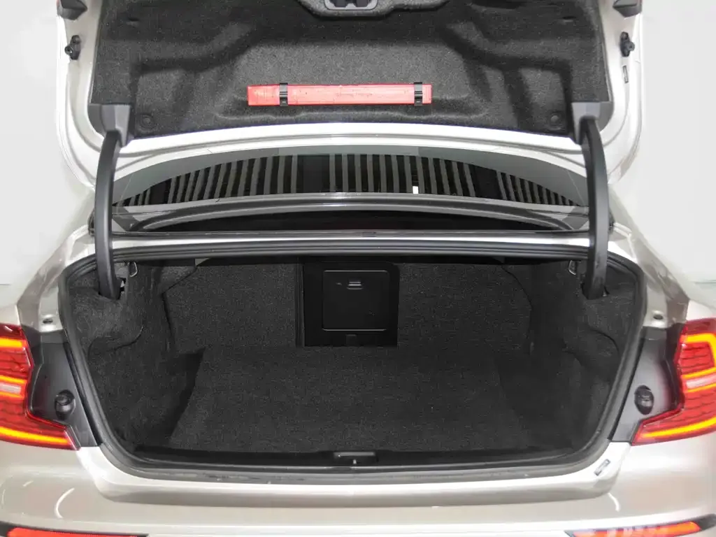 Volvo S60 2025 из CN, фото 9