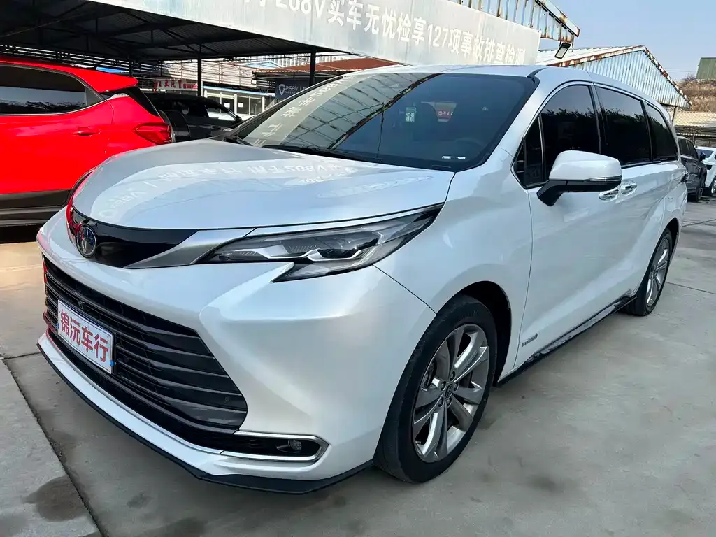Toyota Sienna 2023 из CN, фото 1