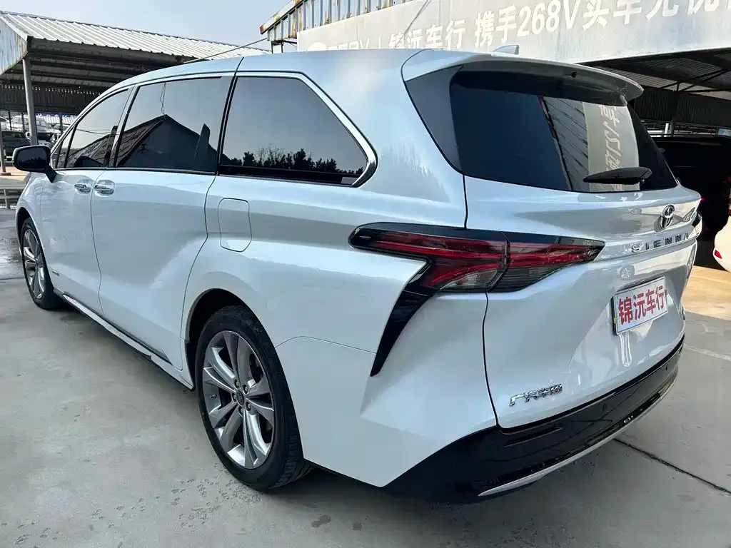 Toyota Sienna 2023 из CN, фото 4