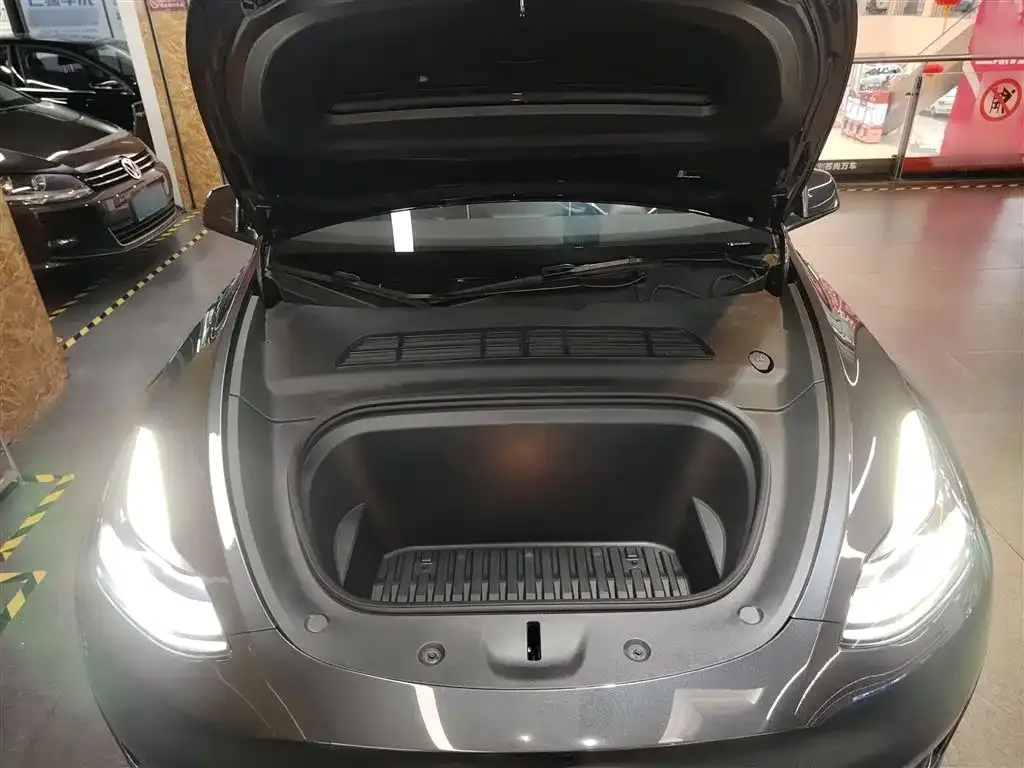 Tesla Model Y 2024 из CN, фото 5