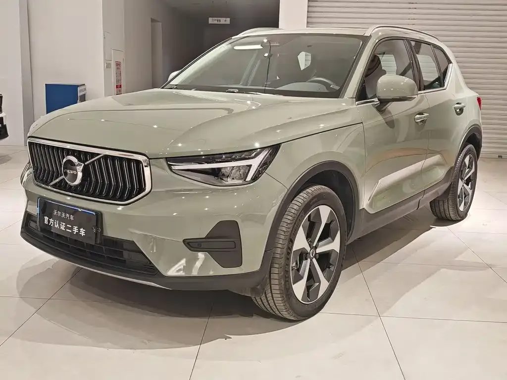 Volvo XC40 — фото 1