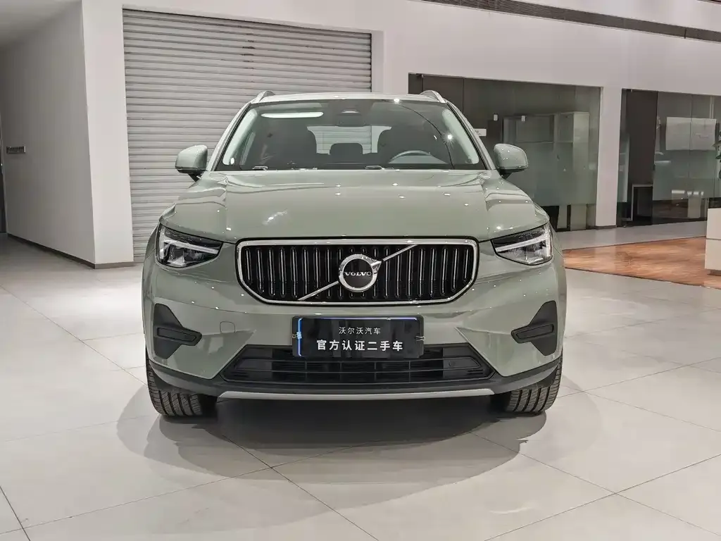 Volvo XC40 — фото 8