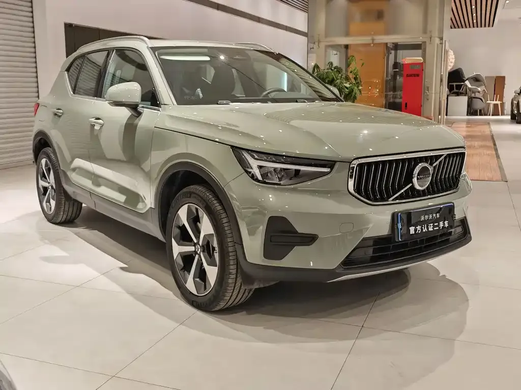 Volvo XC40 — фото 9