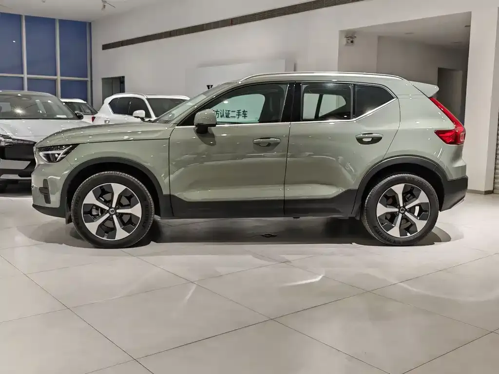 Volvo XC40 — фото 3