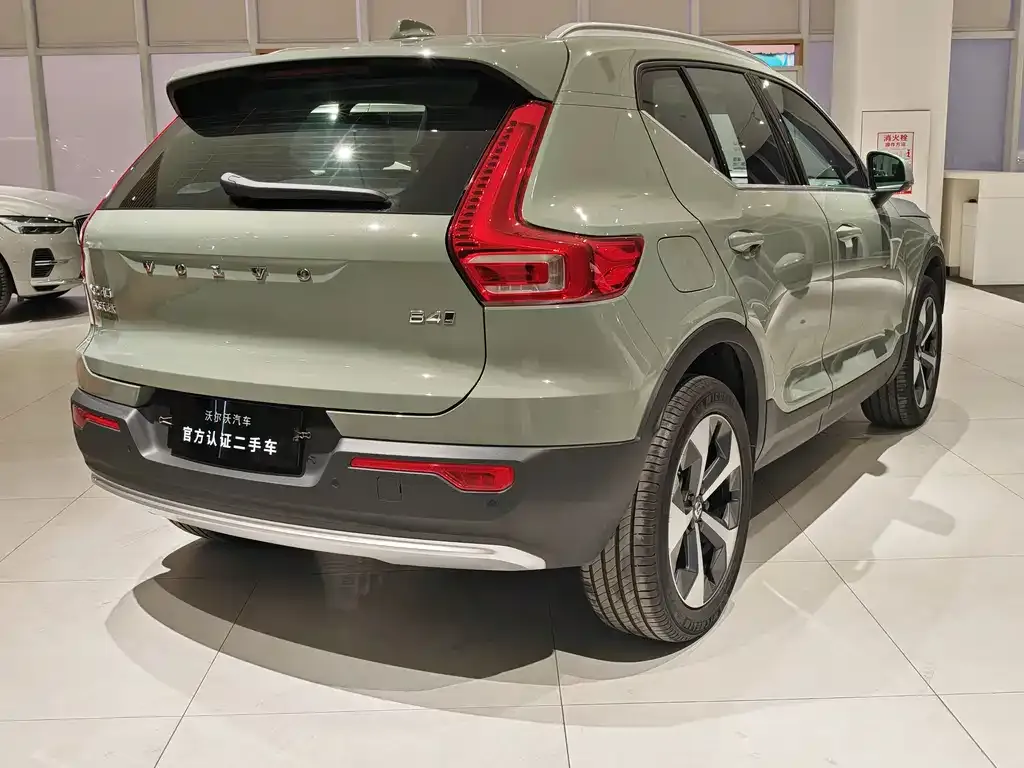 Volvo XC40 — фото 4