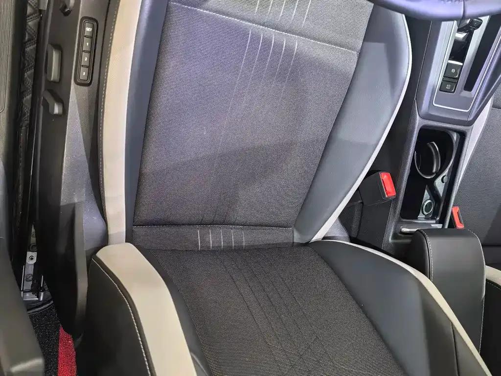 Volkswagen Golf 2023 из CN, фото 8