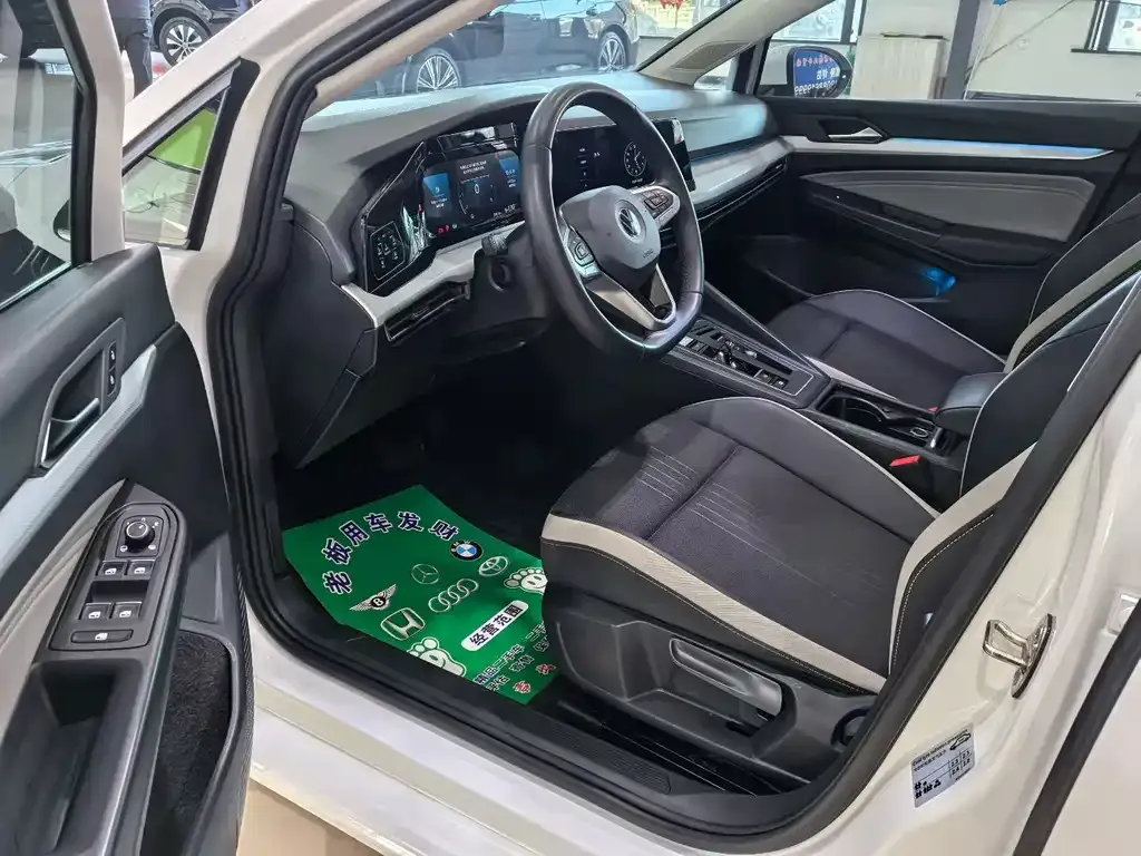 Volkswagen Golf 2023 из CN, фото 6
