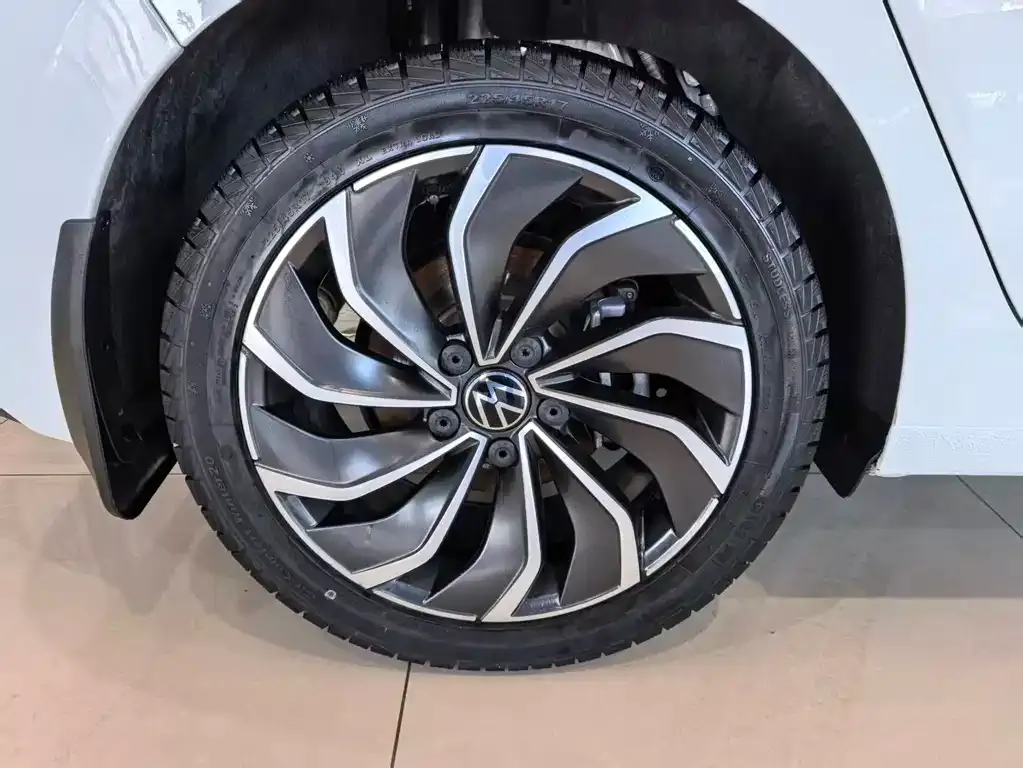 Volkswagen Golf 2023 из CN, фото 2