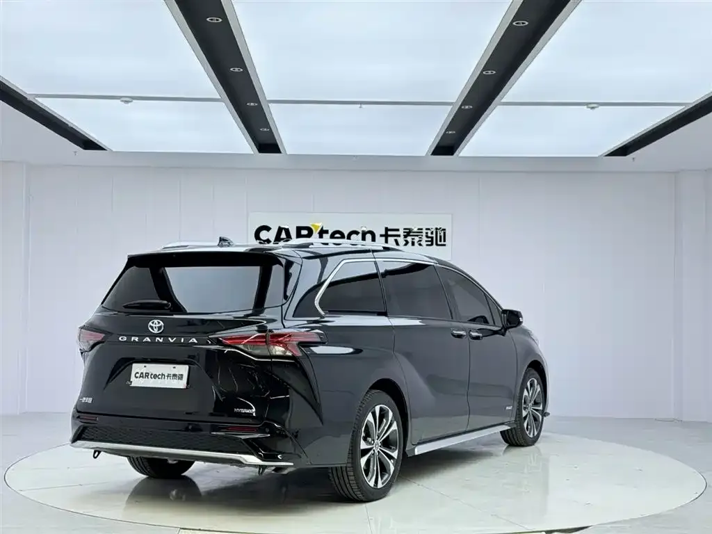 Toyota Granvia 2024 из CN, фото 4