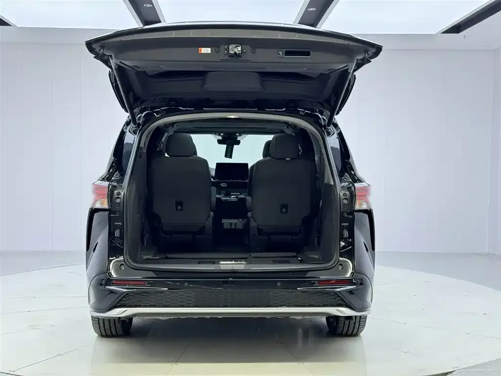Toyota Granvia 2024 из CN, фото 7
