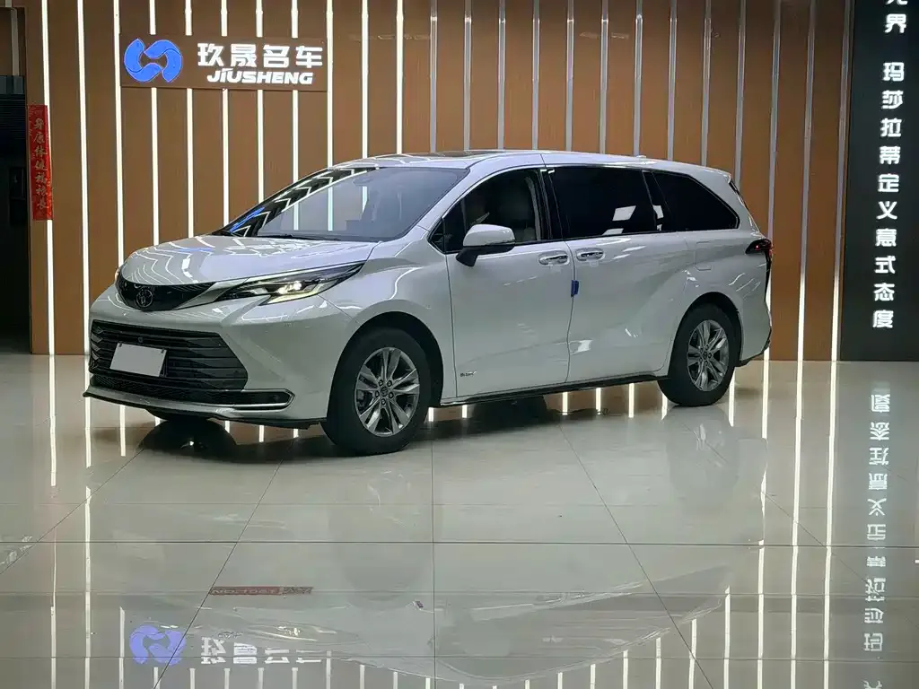 Toyota Sienna 2024 из CN, фото 1