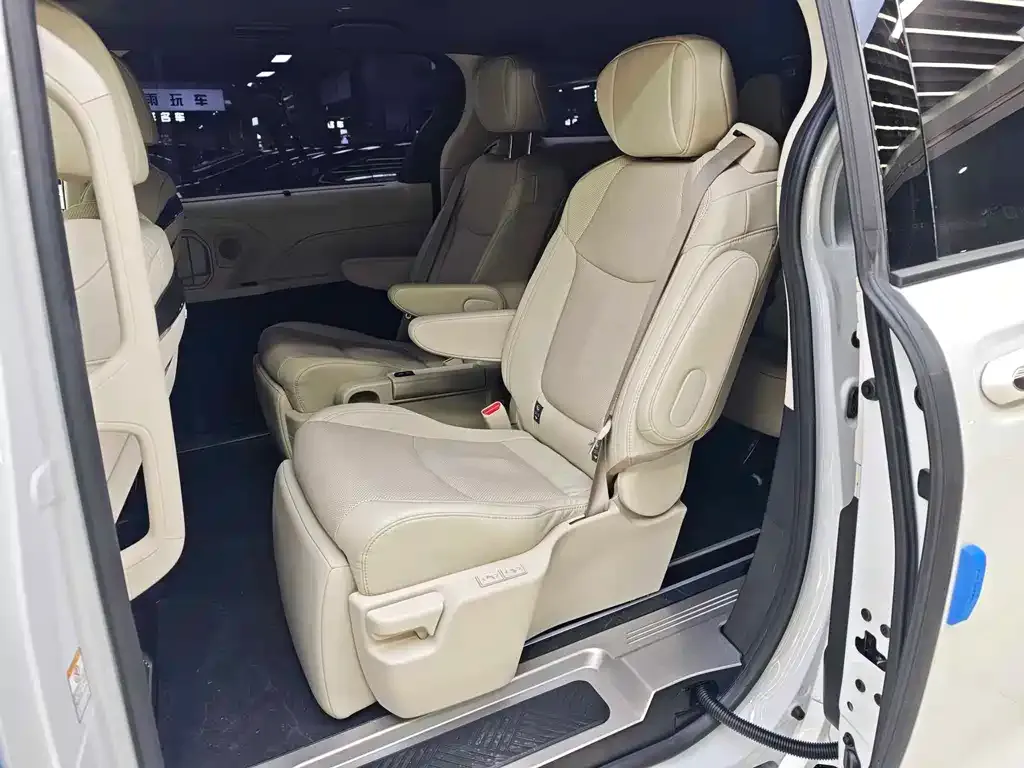 Toyota Sienna 2024 из CN, фото 8